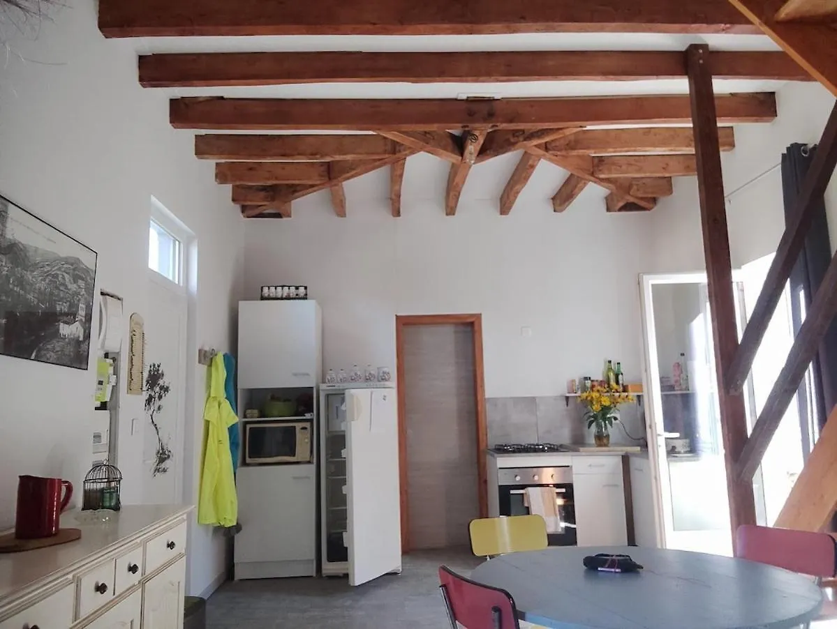 Petite Maison Atypique Mouillac فرنسا