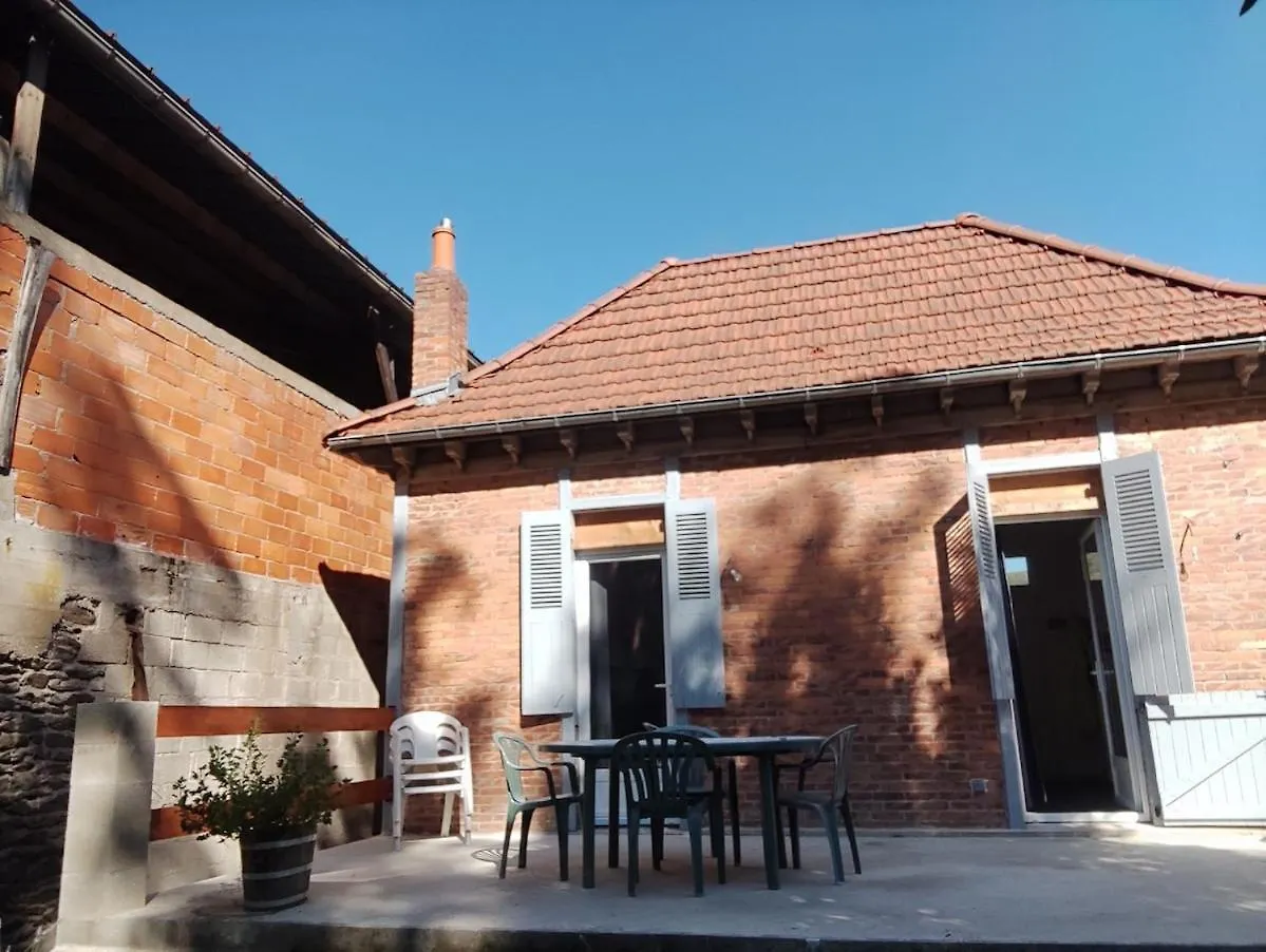 Petite Maison Atypique Mouillac 0*, Bouillac (Aveyron) فرنسا